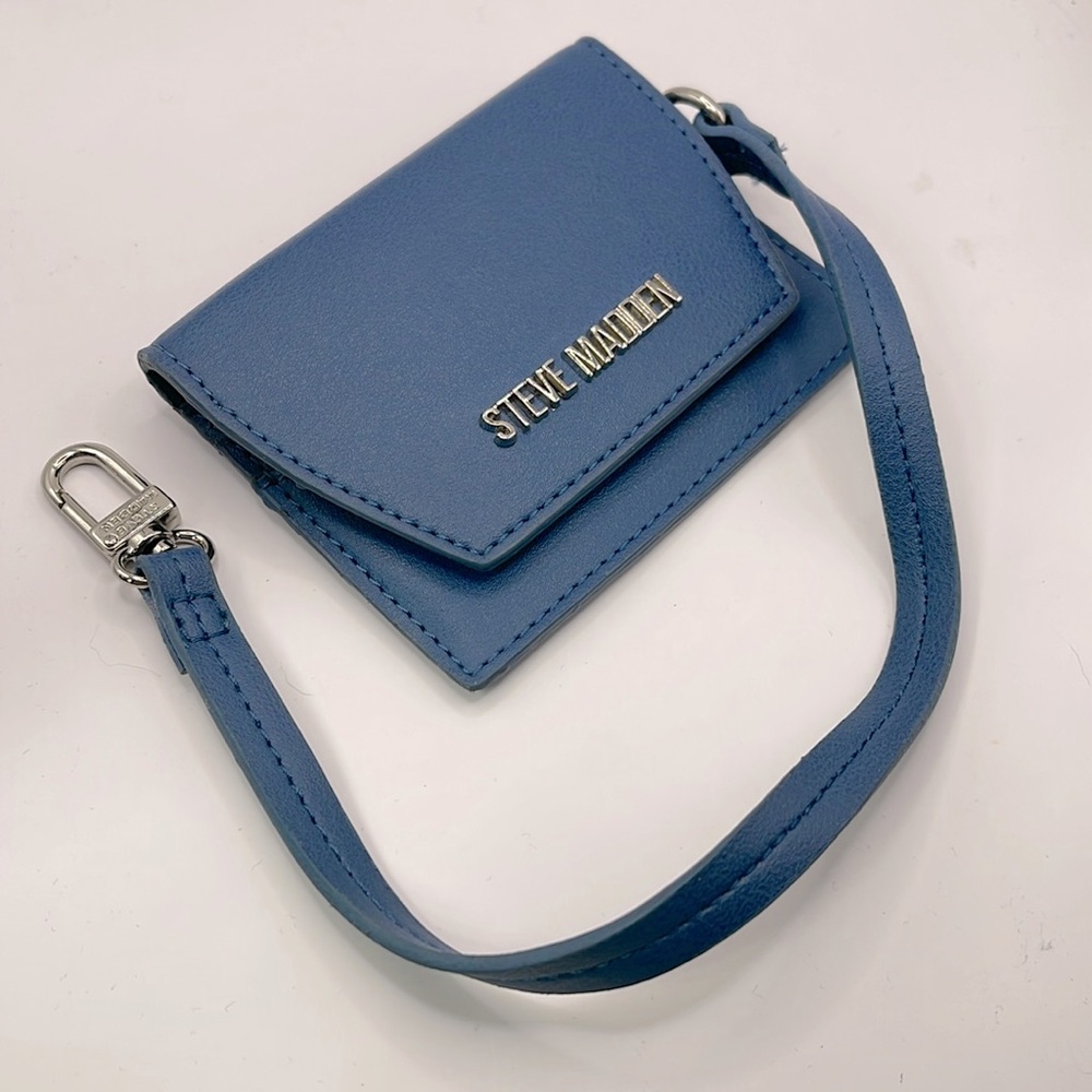 Steve Madden ID & card holder. Blue. 3” x 4”